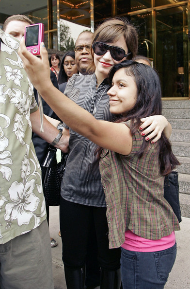 Demi+Lovato+loves+her+fans+0s4v6v9duq0l