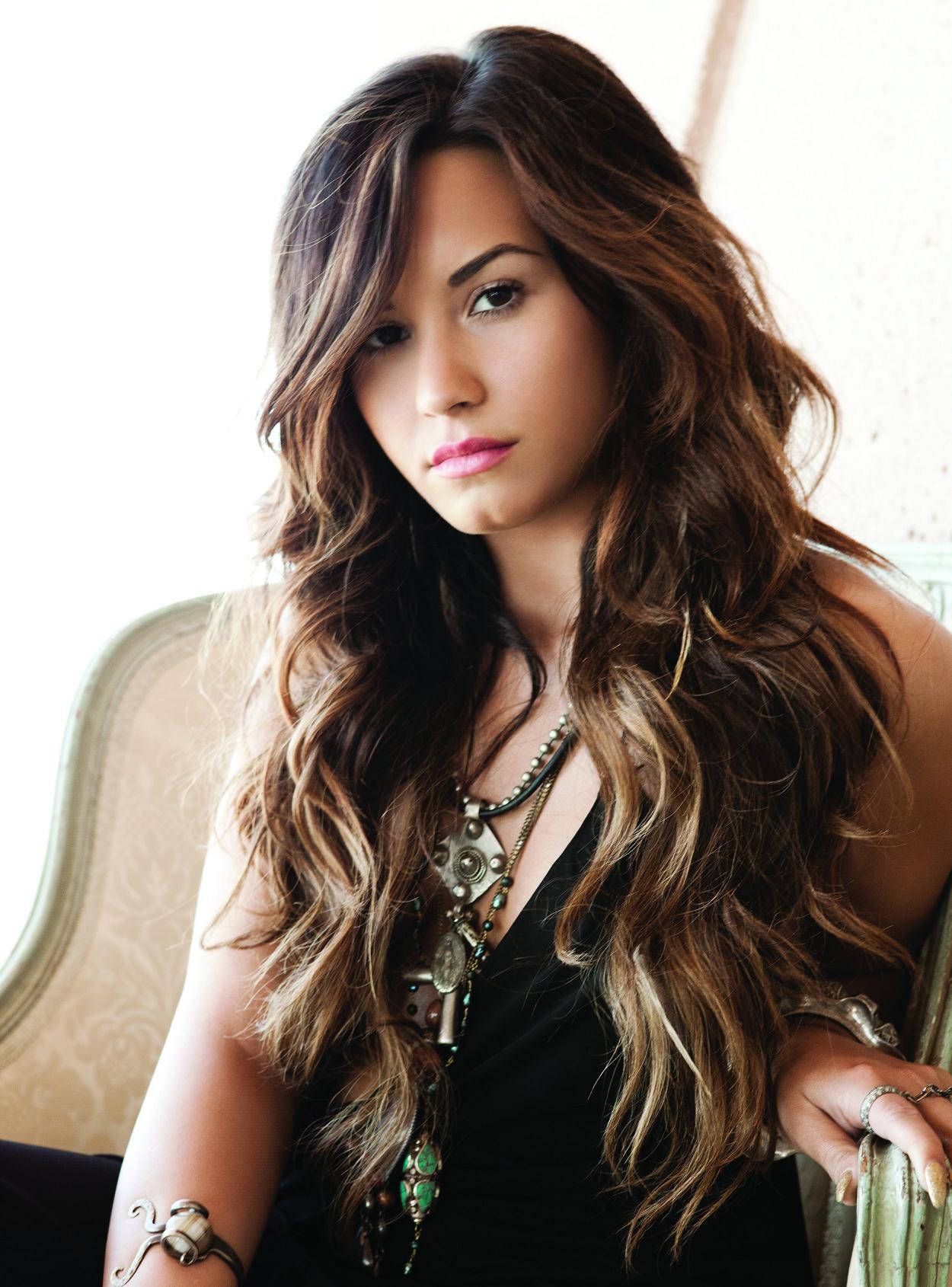Demi-Lovato-demi-lovato-29810127-1250-1690